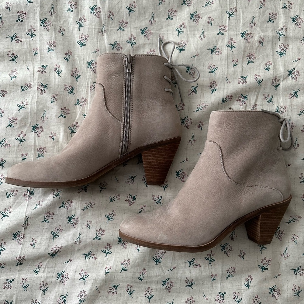 Lucky Brand Greige Leather Ankle Boots Size 7 1/2